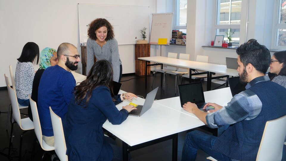 Teilnehmerinnen und Teilnehmer eines Seminars 