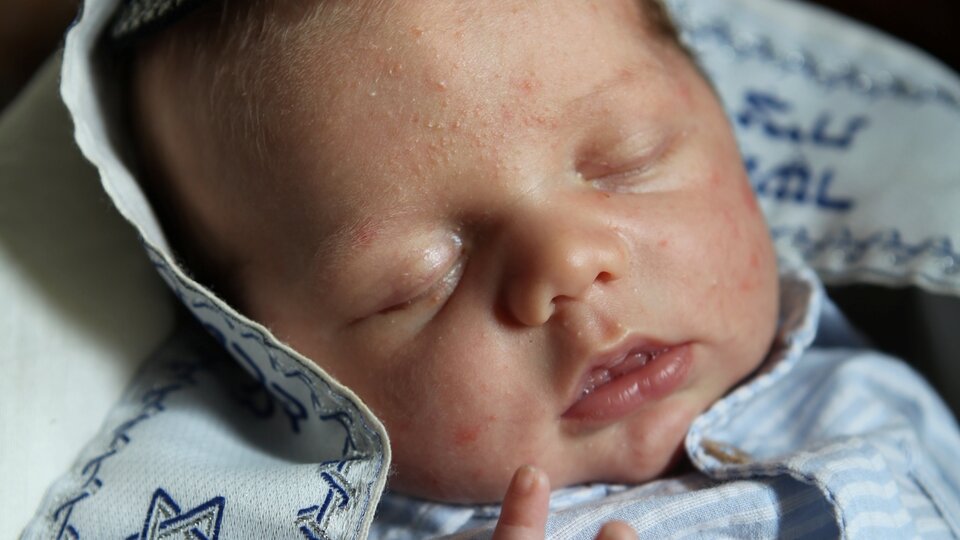 Baby bei einer Brit Mila 