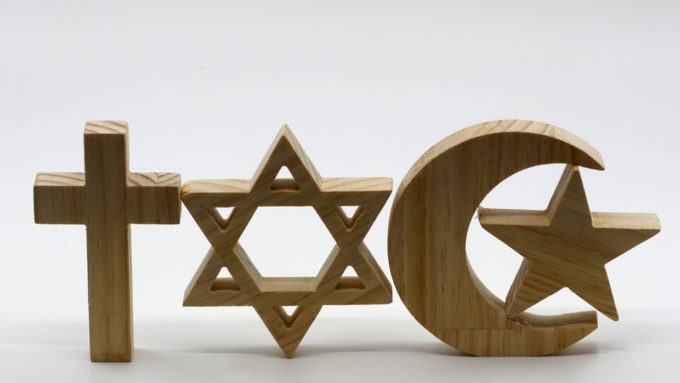 Symbole für Christentum, Judentum und Islam